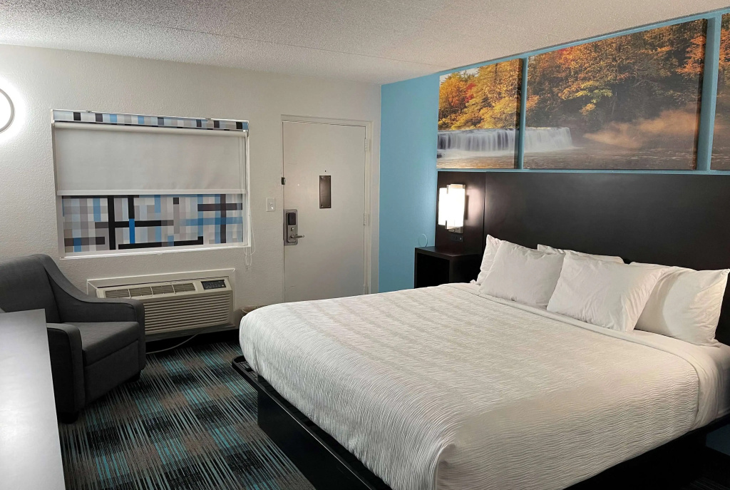 Days Inn by Wyndham Calhoun GA I-75 and US-41
