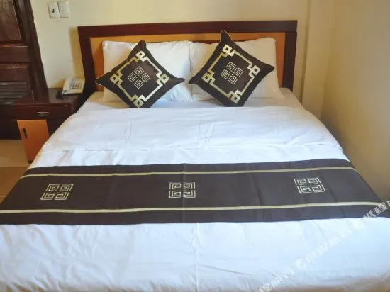 Rose Hotel