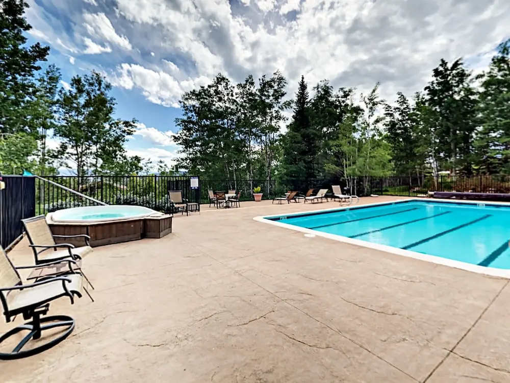 New Listing! Ski Studio W/ Pool, Sauna & Hot Tub Studio Bedroom Condo