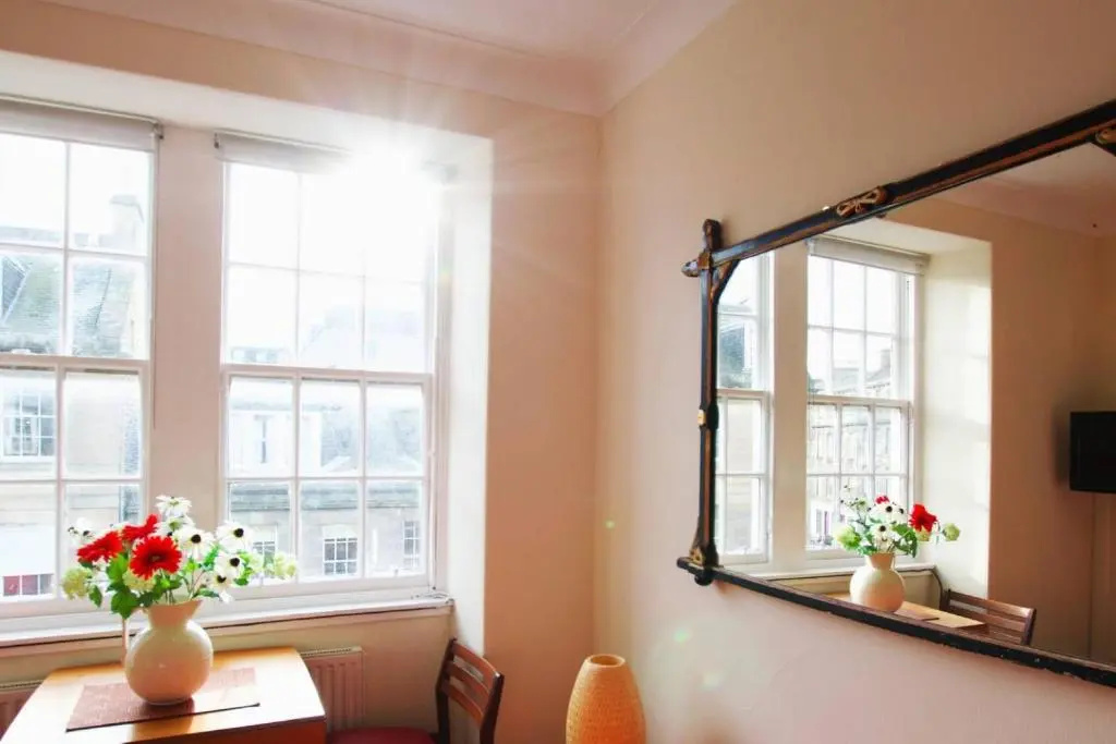 Bright and cosy 2BR Apt with workspace in New town, 5mins to Princes St