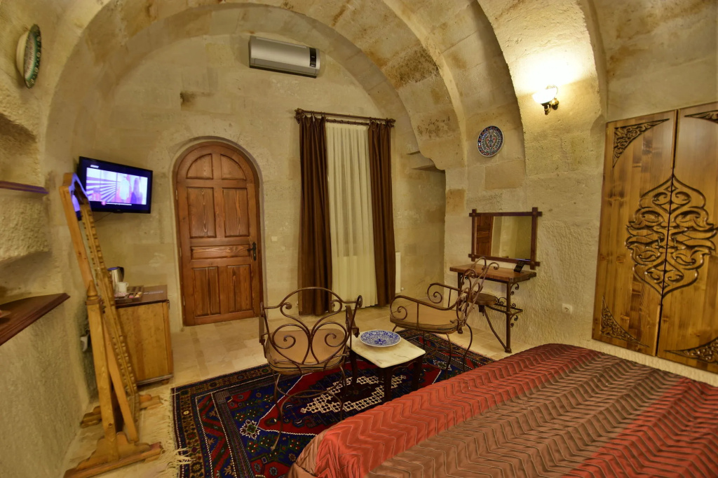Harman Cave Hotel