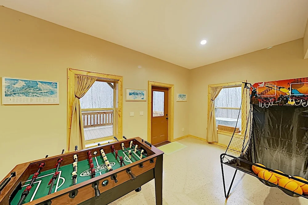 Mountain-chic W/ Fireplace & Wraparound Deck! 4 Bedroom Home