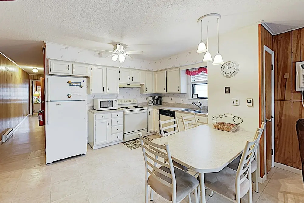 New Listing! Beachside Bliss - Walk To Waves 2 Bedroom Condo