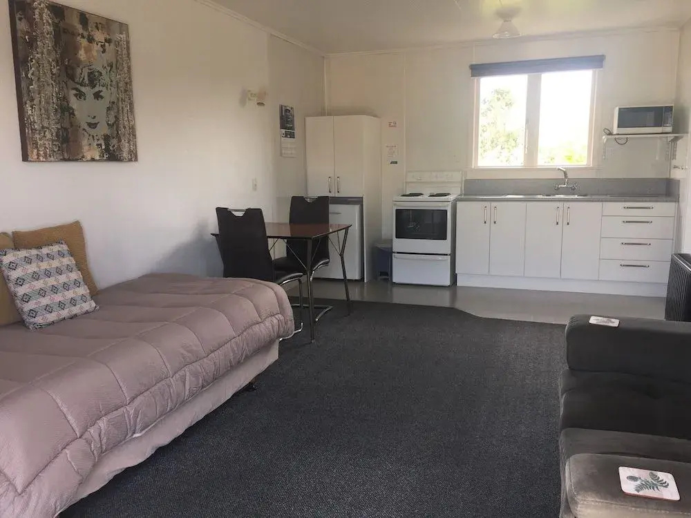 554 Moana Court Motel
