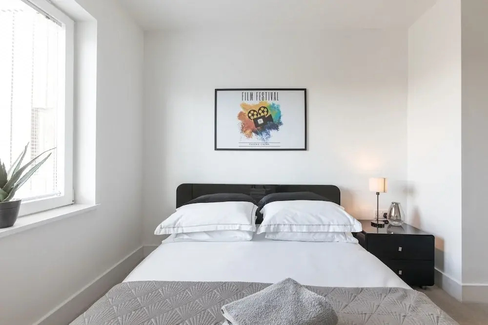 Luxury 2-bed Flat, Parking and Close to the Tube