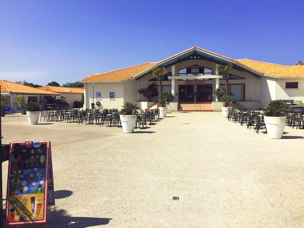 Property With 3 Bedrooms in Les Mathes, With Pool Access, Enclosed Gar