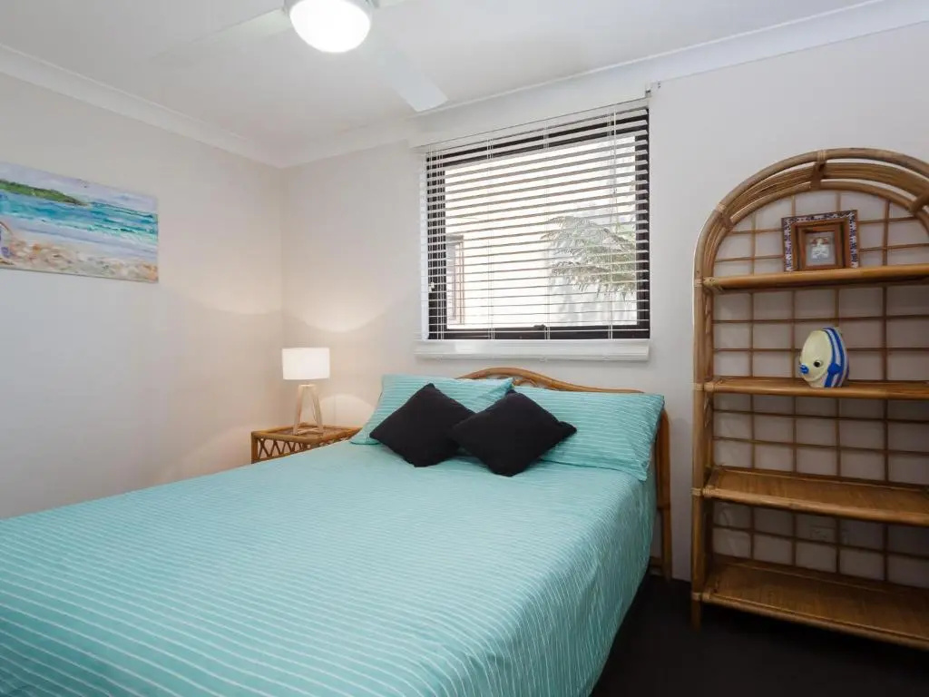 13 'Carindale', 19 Dowling Street - large ground floor unit with pool & tennis court