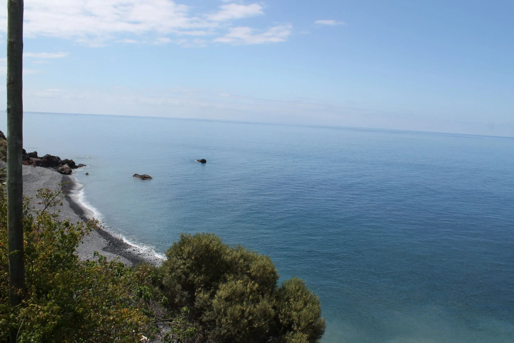 Beachfront cottage in sunny Calheta – the ideal hideaway | Cottage do Mar