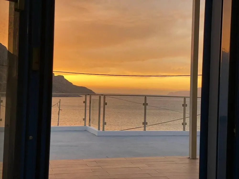1 Bed - Sleeps 2 - Balcony - Sea View - Parking