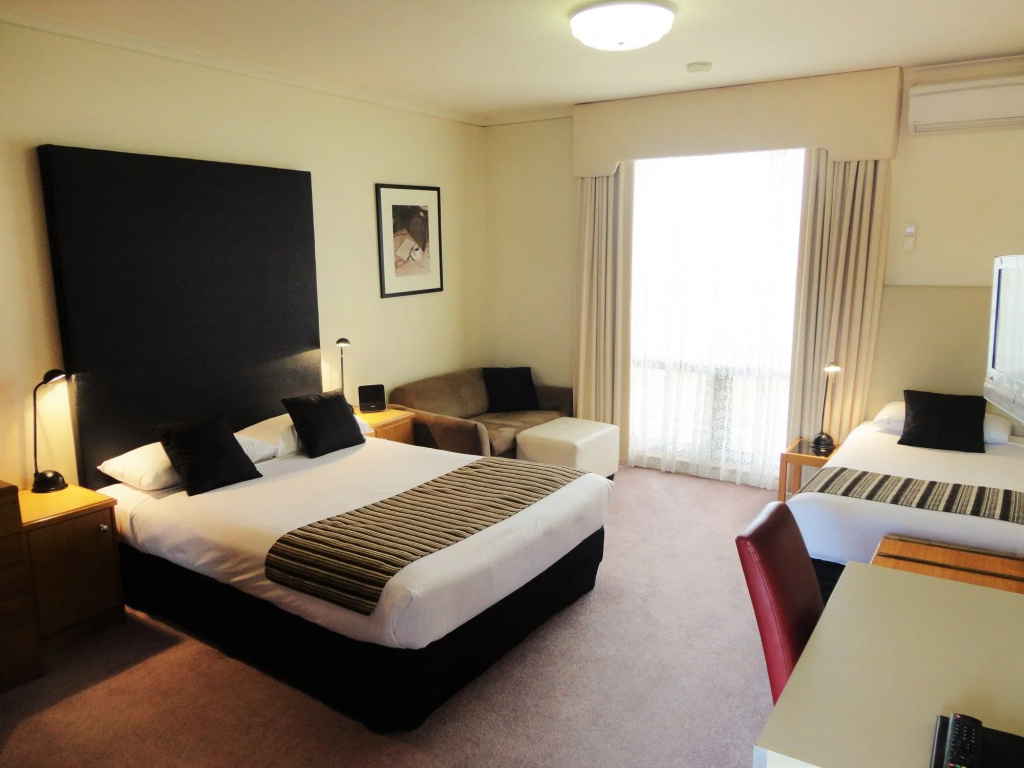 Sovereign Park Motor Inn