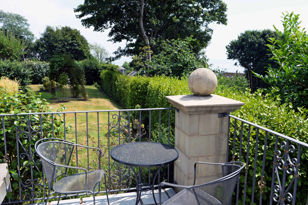 The Priory - Country Manor House, Log Burner, Sea Views, Pet Friendly