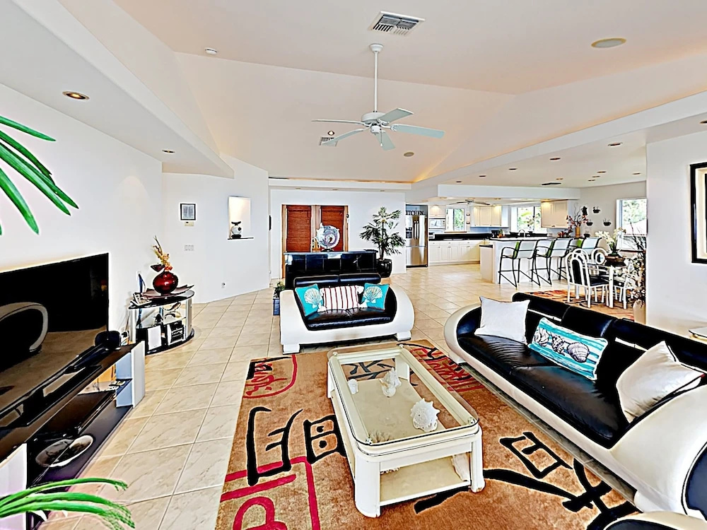 New Listing! Kona Sunset Hale W/ Ocean Views 3 Bedroom Home