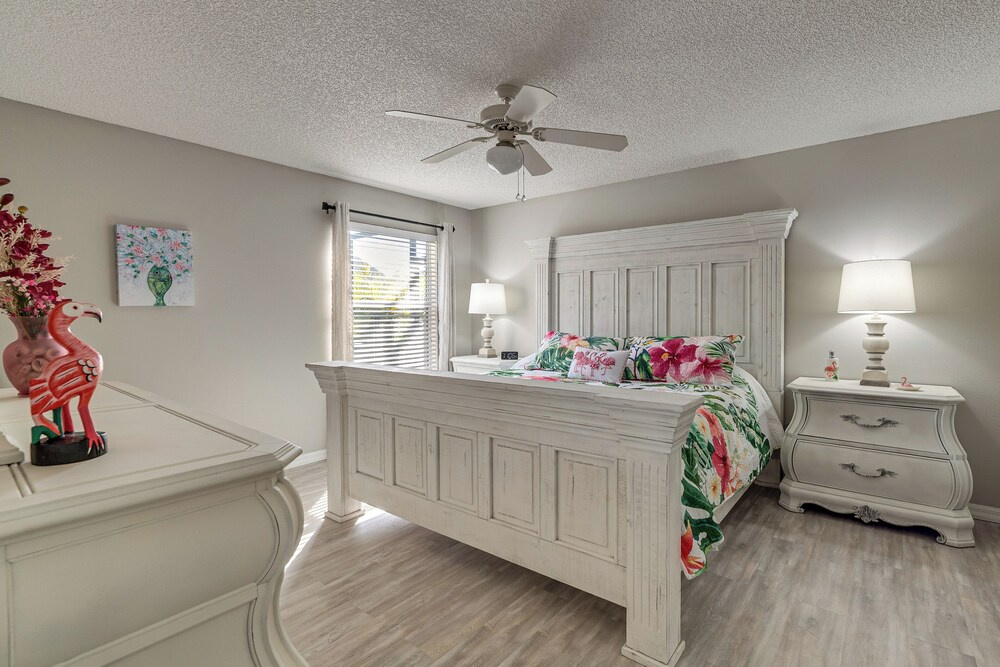 Golf, Dine and Relax Poolside! The Villages Retreat