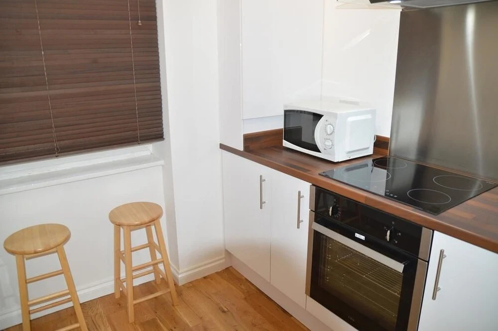 London Borough Station Apartment
