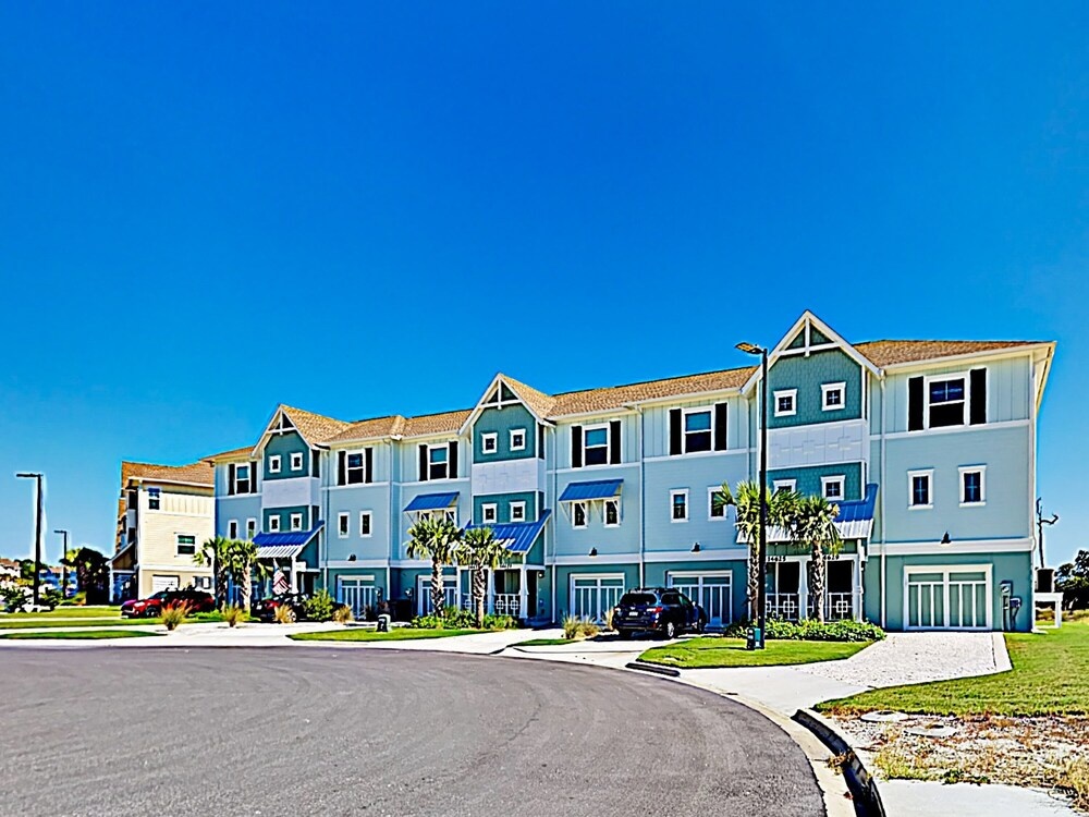 New Listing! New-build In Beachside Resort W/ Pool 3 Bedroom Home