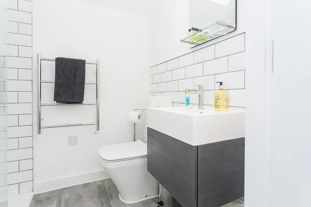 The Chapel 1 - Stylish 2 bed 2 bath Modern Home