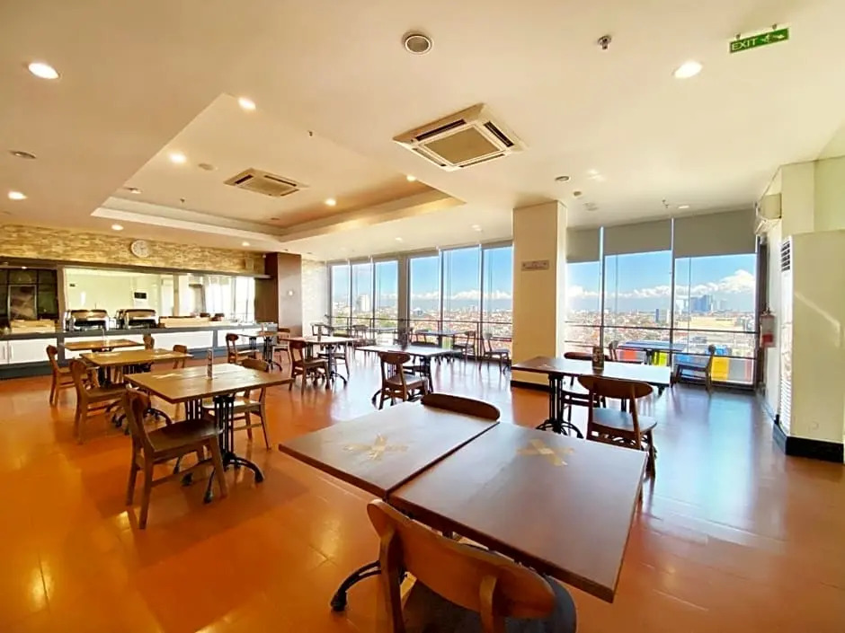 Hotel 88 Embong Malang Tunjungan Surabaya by WH - Breakfast with The Best View on The Highest Floor and Strategic Location in The City Center
