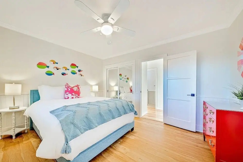 1185 Tamarack 4 Bedroom Home by RedAwning