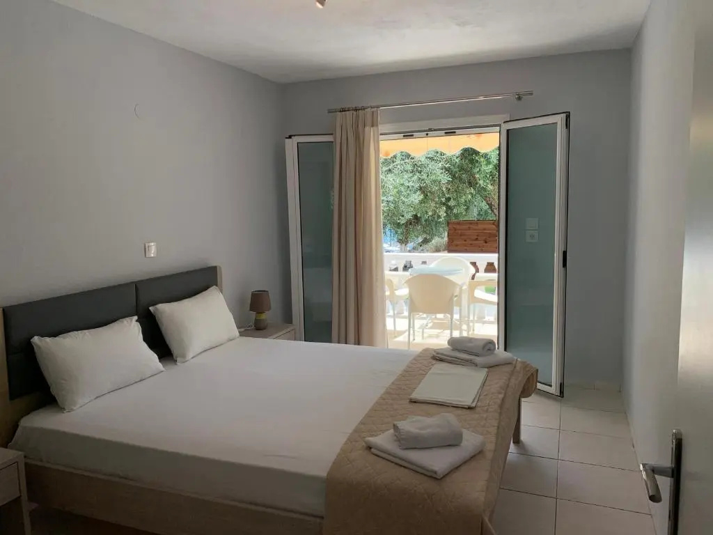Elia Beach Apartments Vrachos
