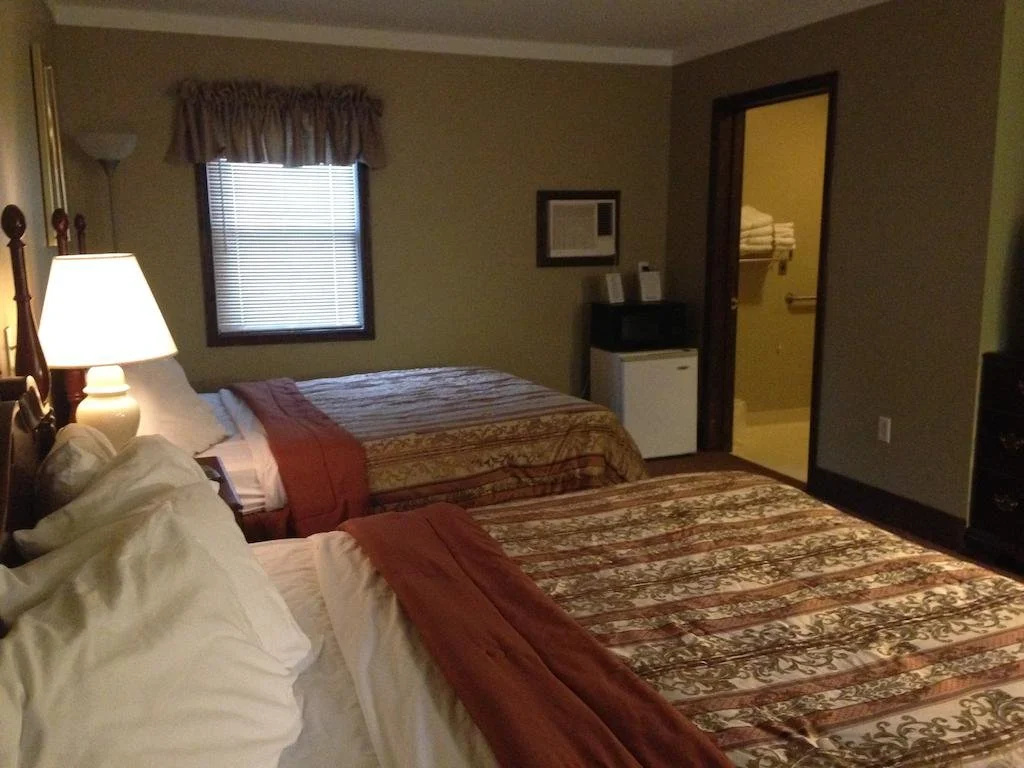 Fred's Inn Restaurant & Lodging
