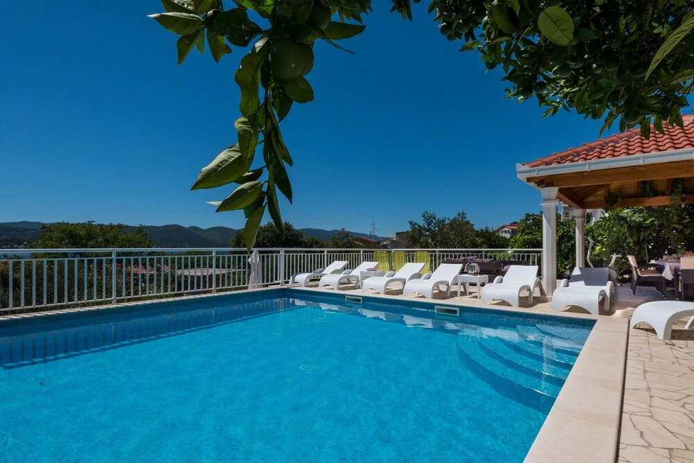 Holiday Villa Perna with Swimming Pool
