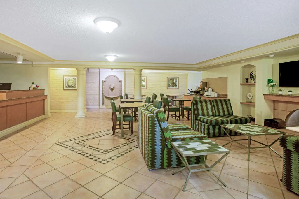 La Quinta Inn by Wyndham Victoria