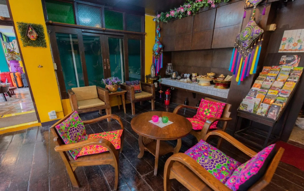 Yellow Lamoon Hotel