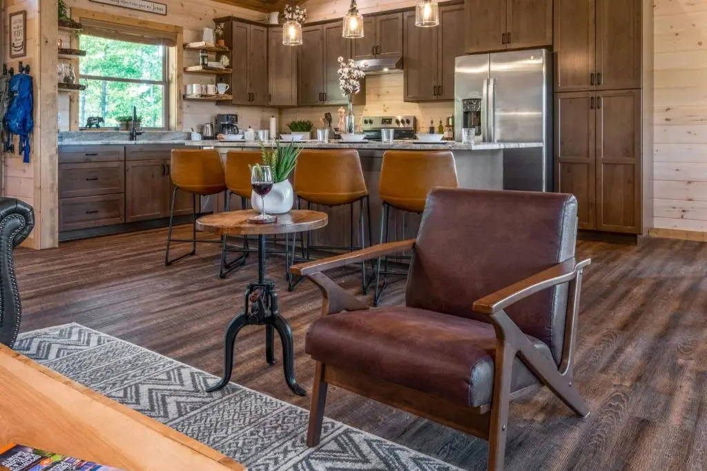 New / 3 King Suites / Sleeps12 / View / 5 mi to PF / Hot tub