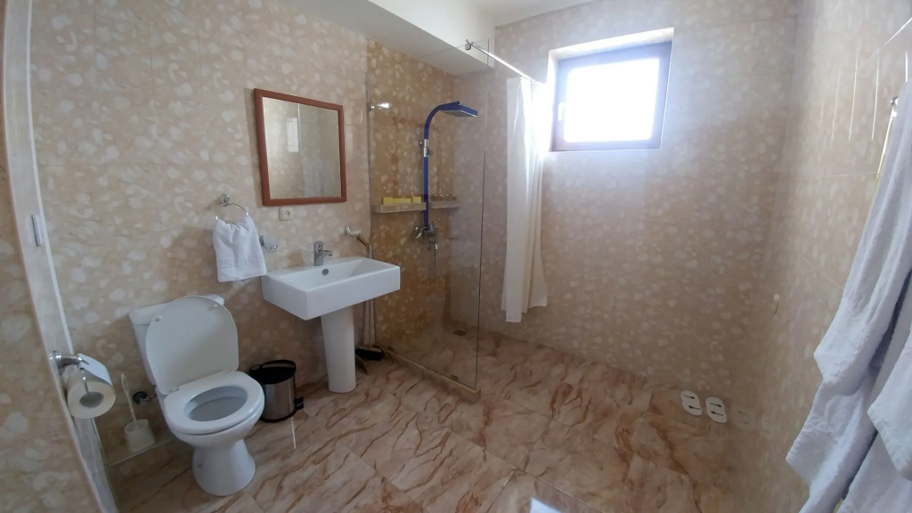 Отель Cross Apartments and Tours