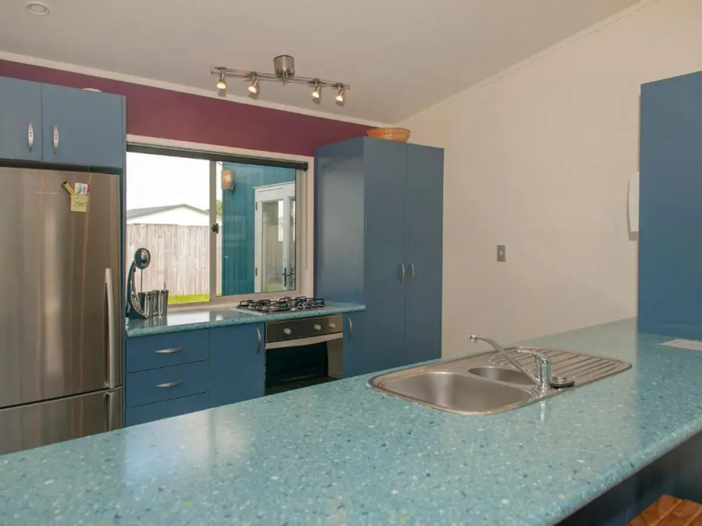 Sands Beach House - Matarangi Holiday Home