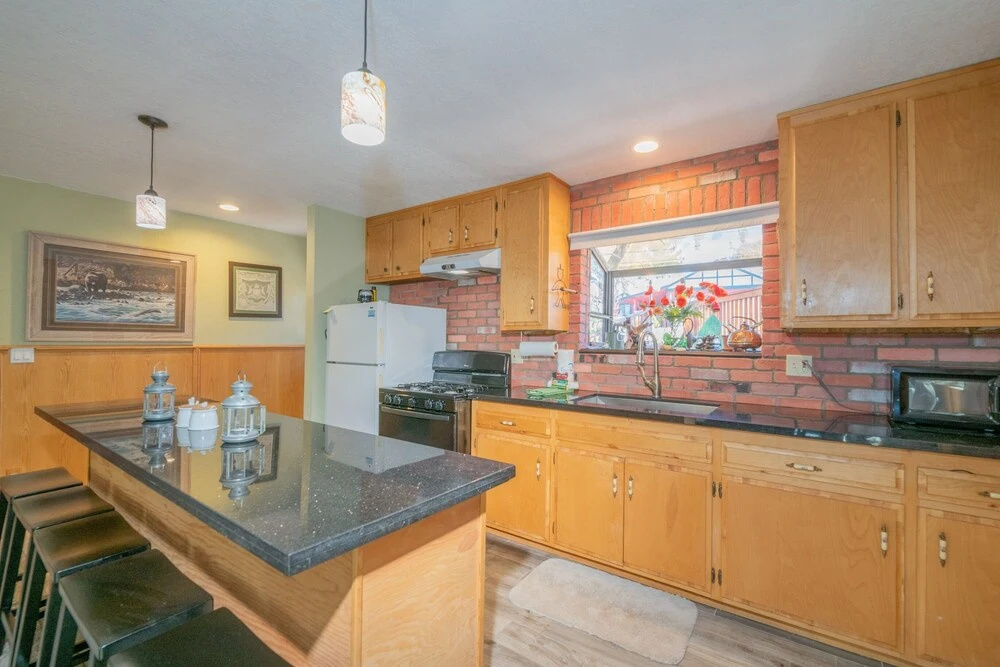 Nottingham's Nook - Tucked Away On A Quiet And Serene Lot Amongst The Trees! 2 Bedroom Home