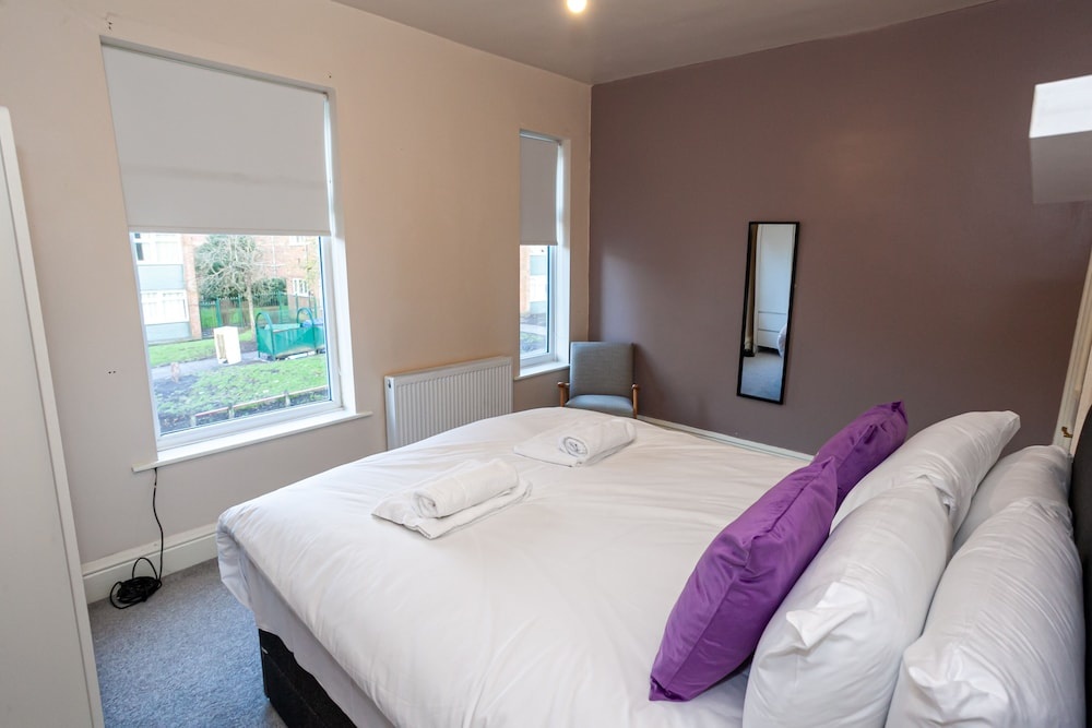 Pillo Rooms - Cosy 2 Bed House in Eccles