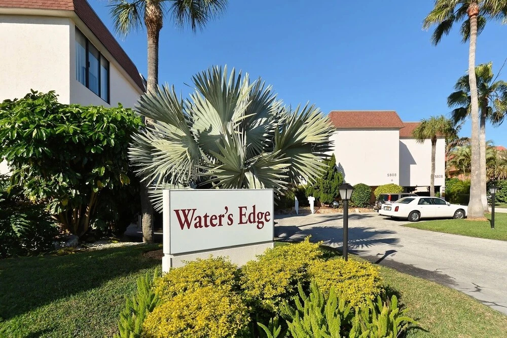 Waters Edge 110n 2 Bedroom Condo by RedAwning