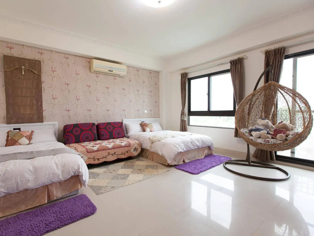 Textile Girl Romantic Homestay