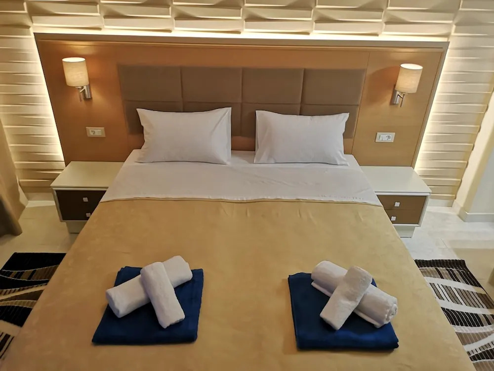 Louis Luxury Villa by living in blue