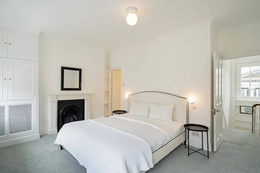 Sophisticated 2-bed, 2-bath apt in Chelsea