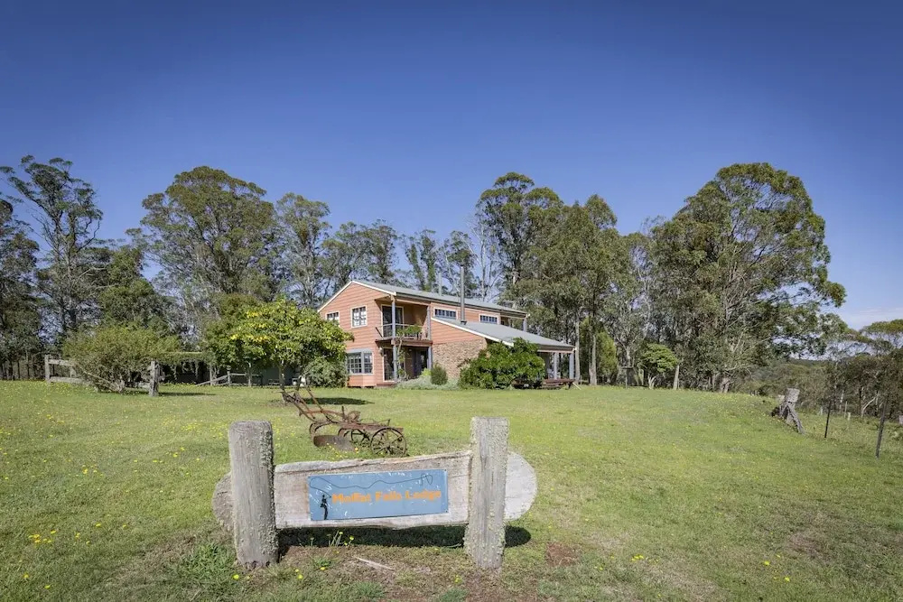 Moffat Falls Cottage overlooking waterfalls and mountains