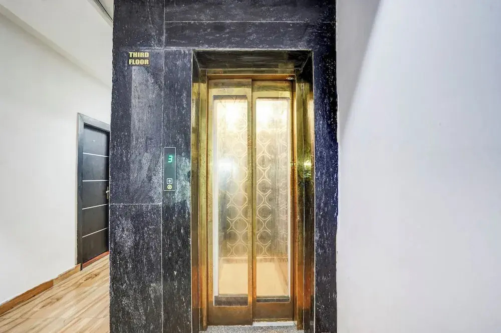 Hotel Twamev Couple Friendly Laxmi Nagar