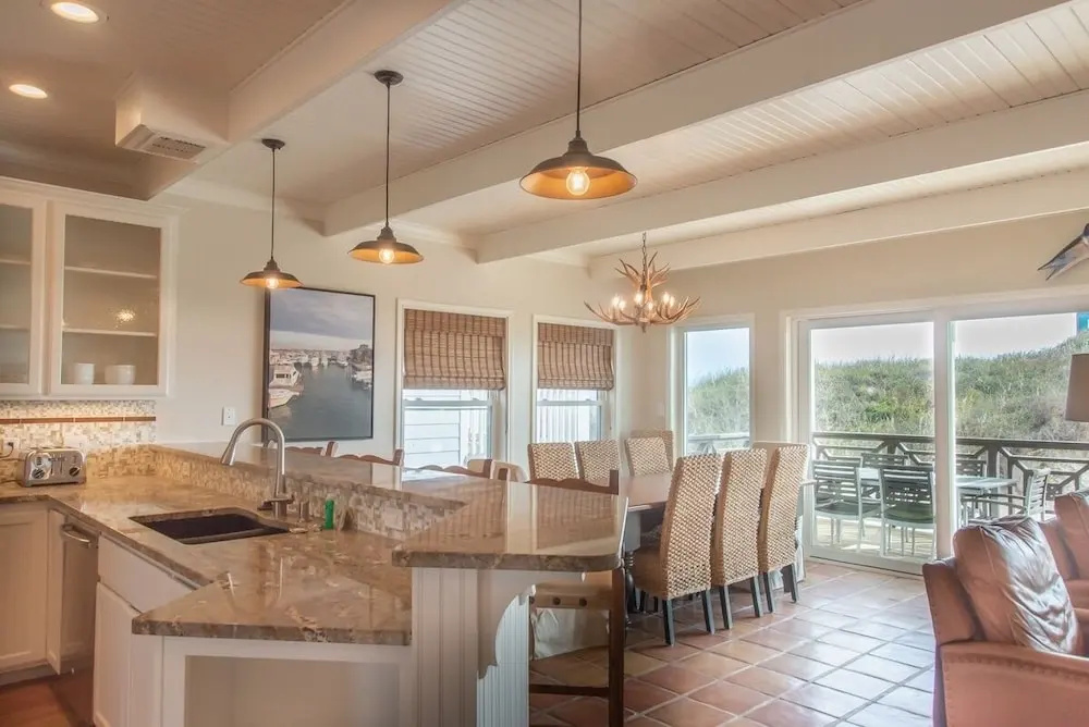 Salt and Horns - 4 Br Home