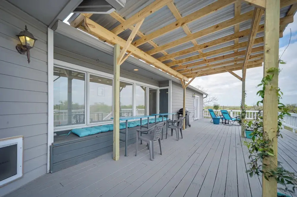 Pet-Friendly Texas Retreat with Deck and Gas Grill