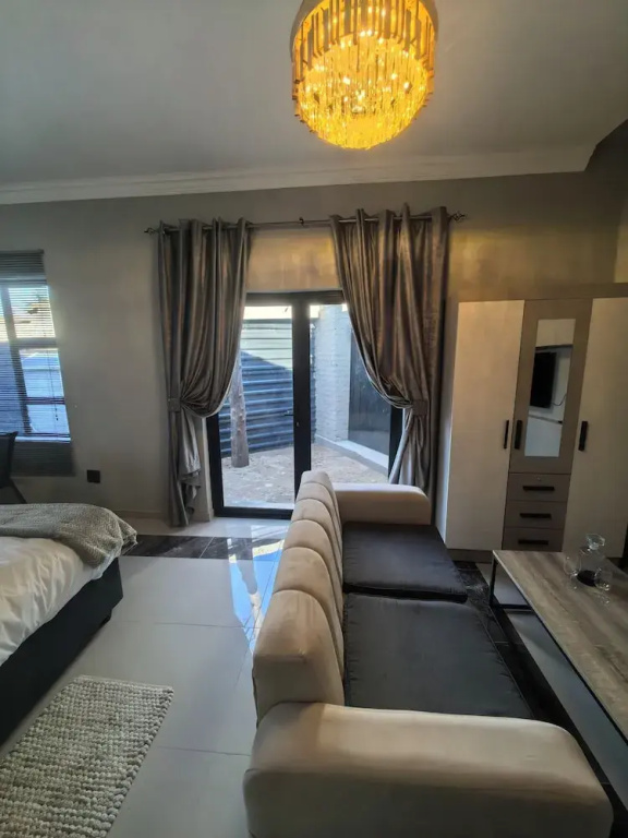 Bryanston Palms Accommodation