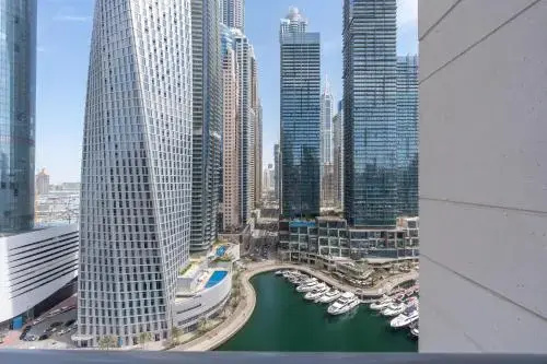 Vacay Lettings - 2BHK with Dubai Marina & Giant Wheel Views