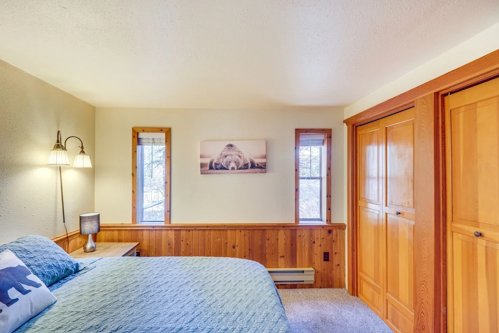 'griz Den' Cabin w/ 2 King Beds Near Glacier!