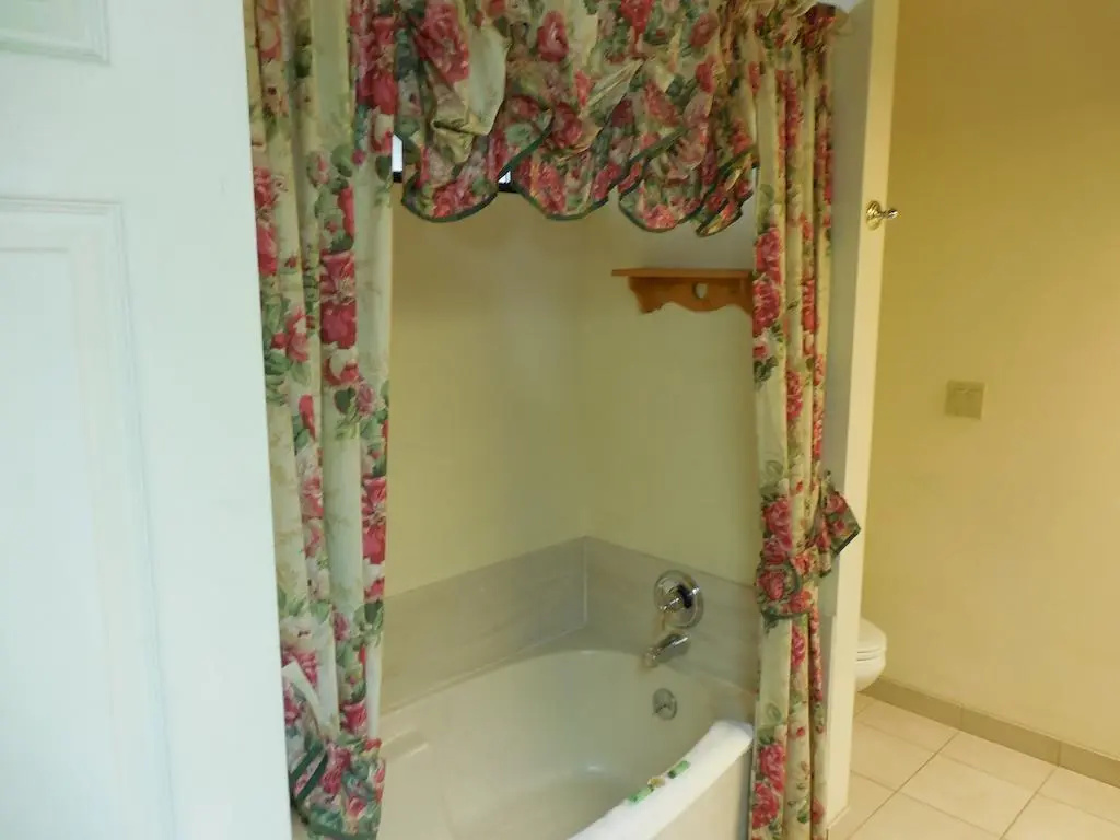 Whispering Pines Lodge