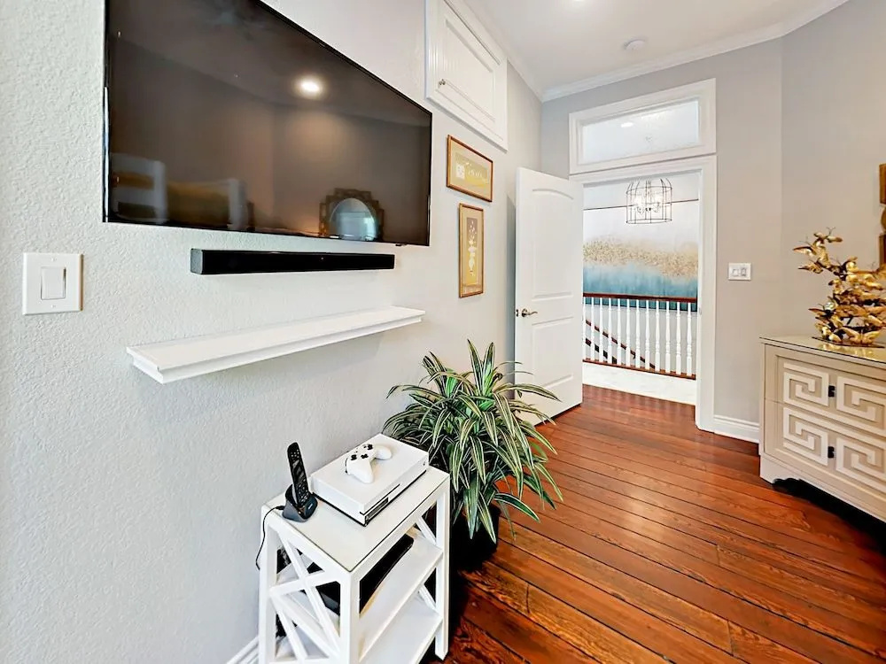 2611 Avenue Q Home 3 Bedrooms 2.5 Bathrooms Home