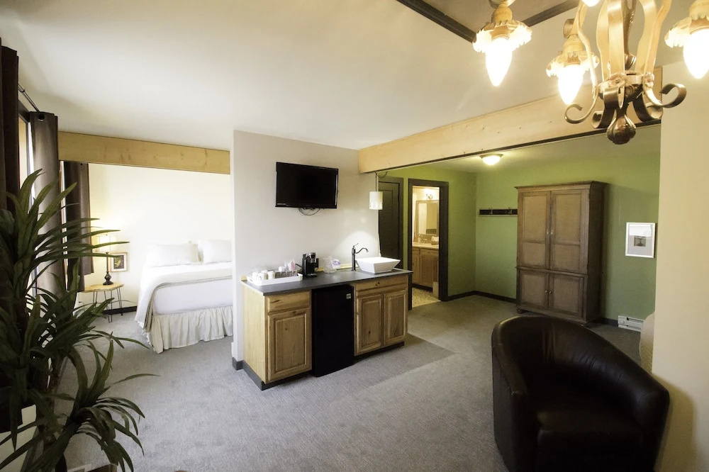 Colter's Lodge