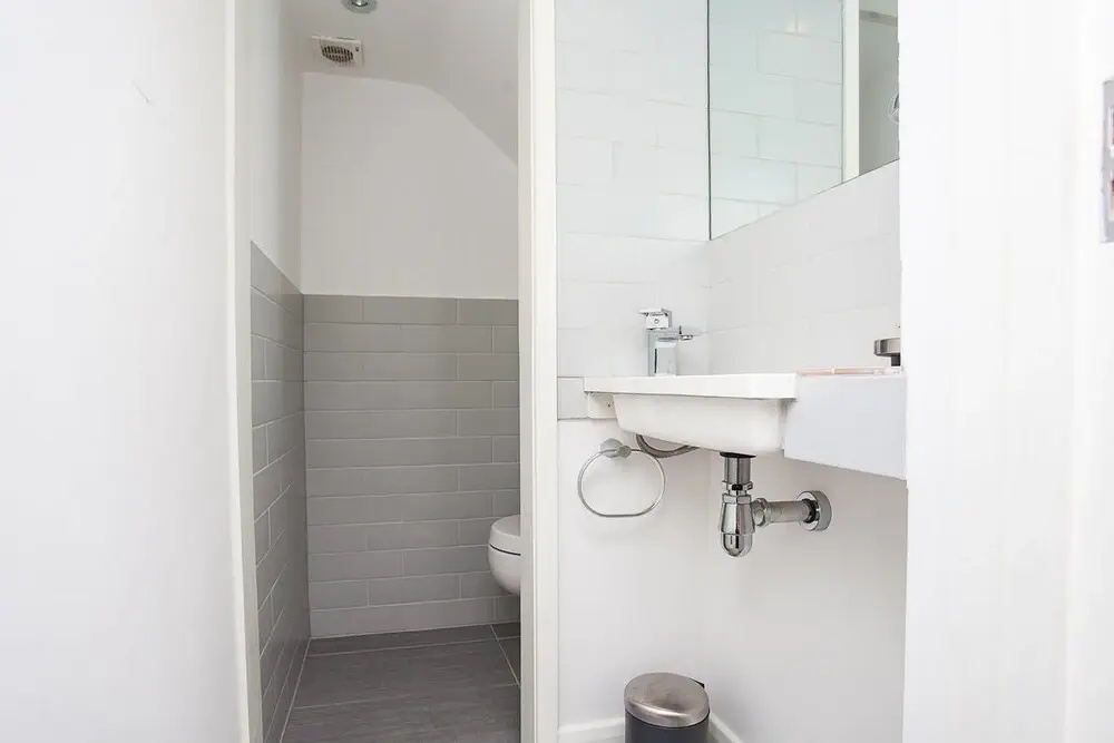 Modern 2 Bedroom House With Parking