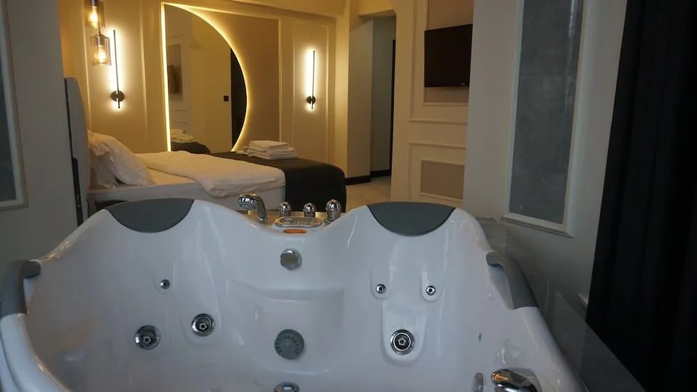 mana airport hotel