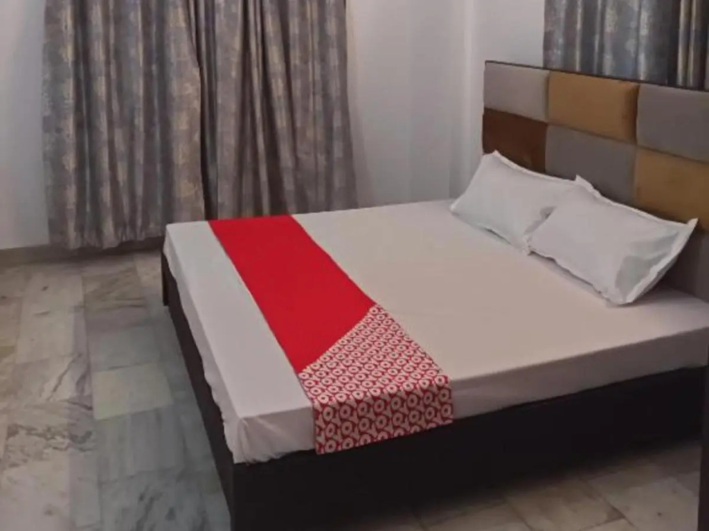 OYO 70049 Hotel Pearl Inn