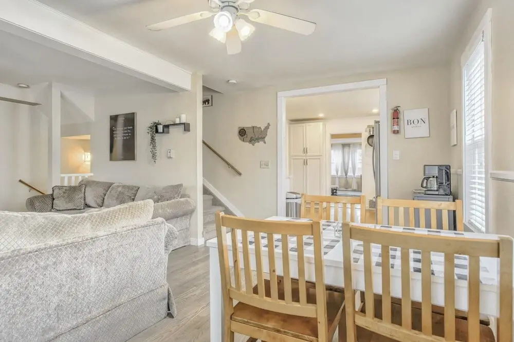 2BR Central Location Big Backyard & Dog Friendly!